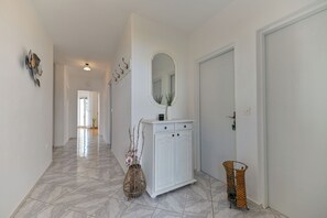 Apartment (A2) | Hallway - Apartments Kapetan (Trogir)