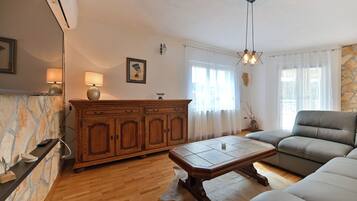 Apartment (A2) | Living room