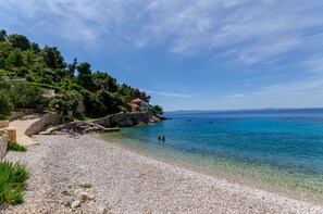 Una playa cerca