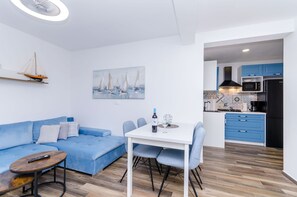Casa | Cocina privada | Frigorífico, microondas, placa de cocina y máquina de café espresso