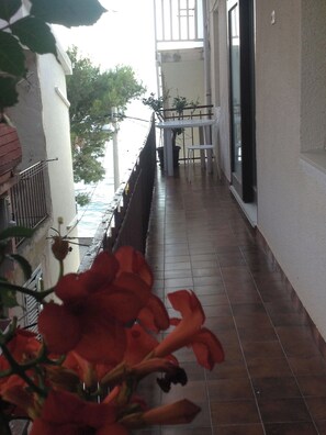 Apartment (A2) | Balkon