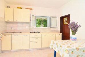 House | Private kitchen | Fridge, oven, stovetop, cookware/dishes/utensils - House Slavka (Jelsa)