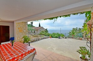 House | Water view - House Slavka (Jelsa)