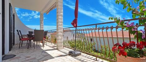 Apartment (A1) | Balkon