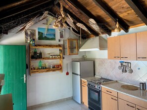 Maison | Cuisine privée | Réfrigérateur, surface de cuisson, vaisselle et ustensiles, congélateur