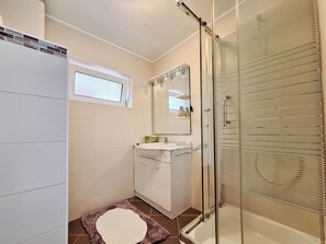 Apartment (A1) | Bathroom