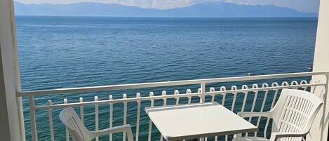 ルーム (S2) | 屋外ダイニングエリア