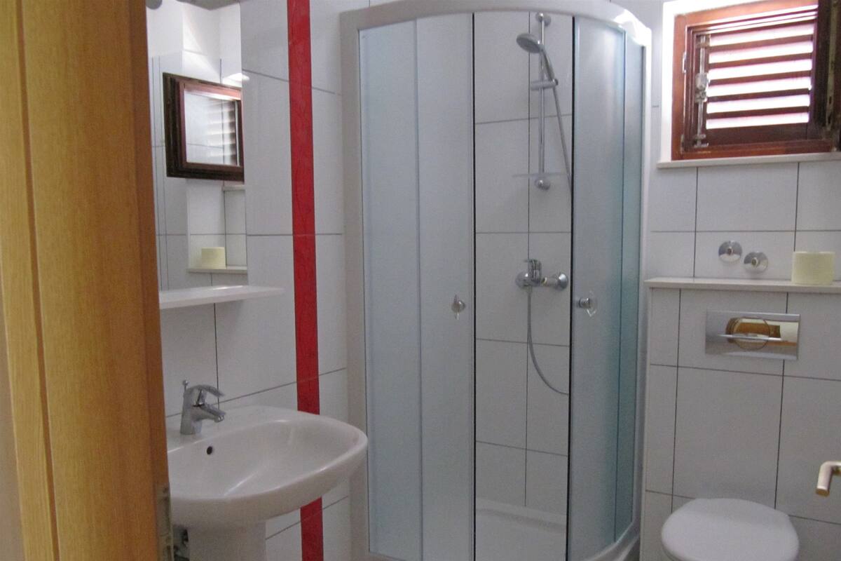 Room (S5) | Bathroom | Shower