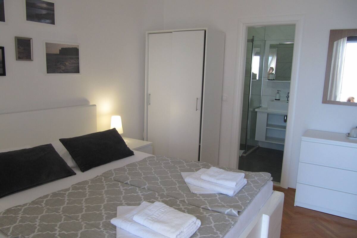 Room (S3) | WiFi (free)