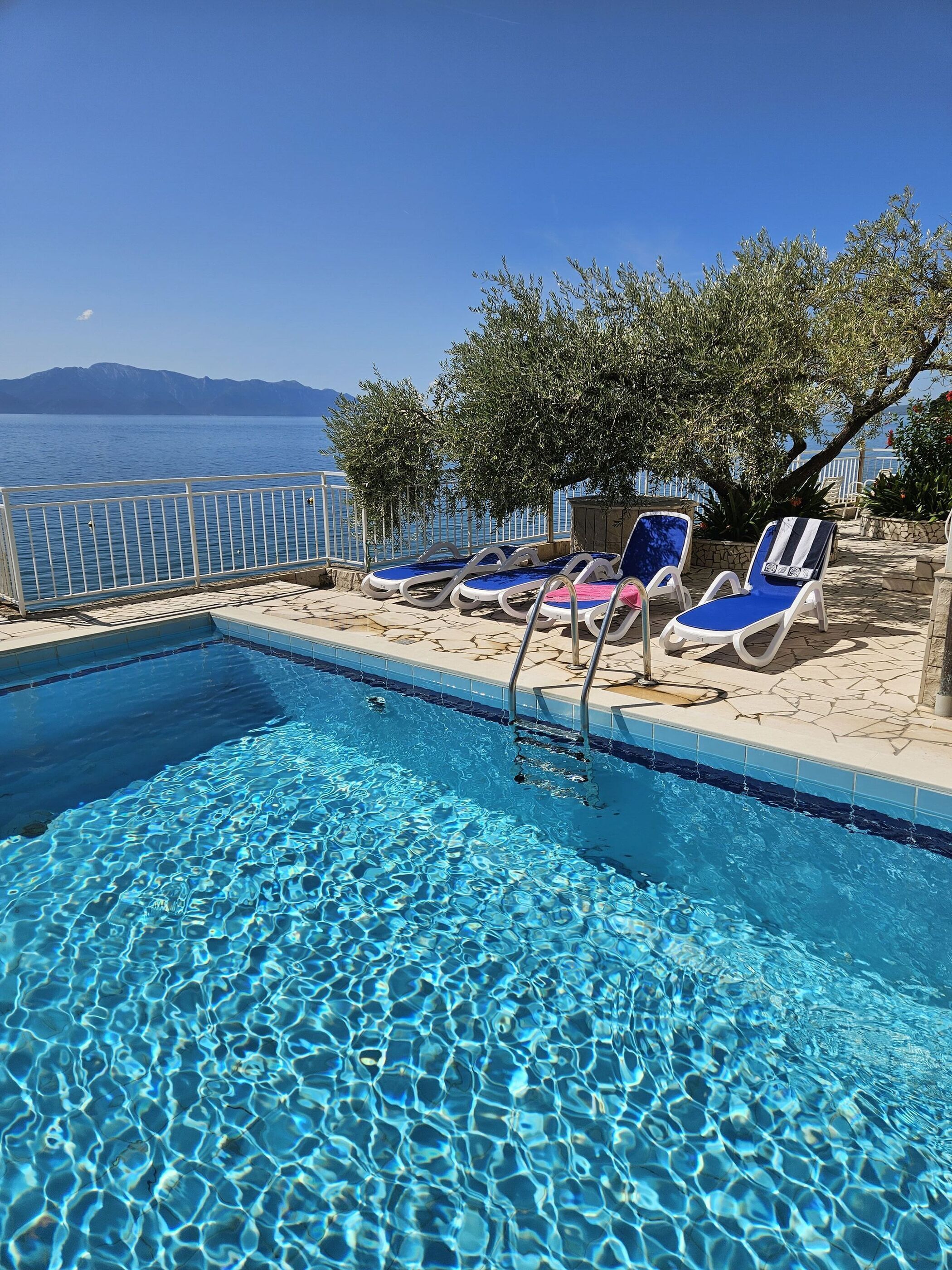 Hồ bơi ngoài trời 