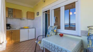 Studio (A1) | Private kitchen | Fridge