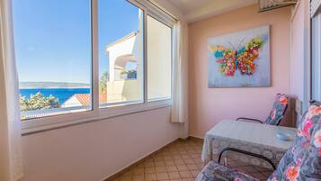 Studio (A2) | Dining