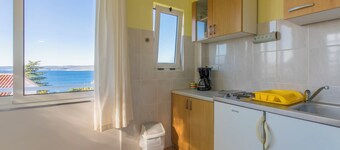 Apartments and Rooms Dotli