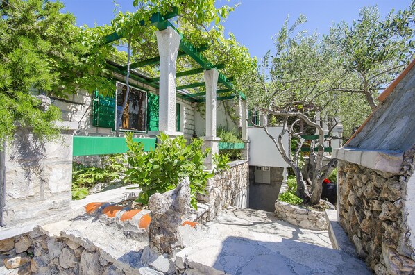 Building design - House Ivan (Bol)