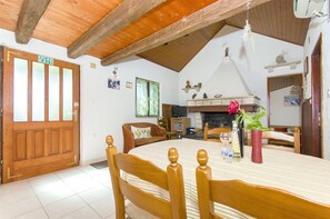 House | Dining - House Ivan (Bol)