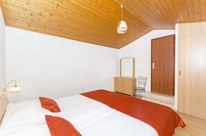 House | Iron/ironing board, free WiFi - House Ivan (Bol)