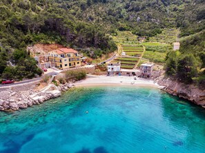 鄰近海灘