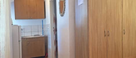 Monolocale (A6) | Cucina privata | Frigorifero, microonde, forno, piano cottura