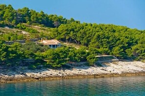 Building design - House Nevena (Postira)