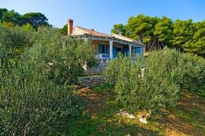 Building design - House Nevena (Postira)