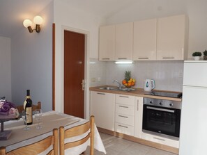 Apartment (A2) | Private kitchen | Fridge, oven, stovetop, electric kettle - Apartments Barac (Marina)