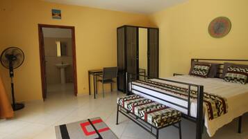 3 bedrooms, iron/ironing board, bed sheets