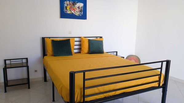 3 Schlafzimmer, Bügeleisen/Bügelbrett, Bettwäsche