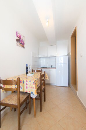 Apartment (A1) | Dining - Apartments Robinzon Petar (Jelsa)