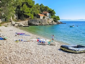 Beach nearby - Apartments Robinzon Petar (Jelsa)