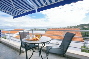 Apartment (A1) | Terrace/patio - Apartment Tatjana (Solta)