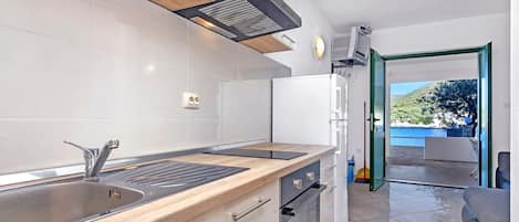 Apartment (A8) | Private kitchen