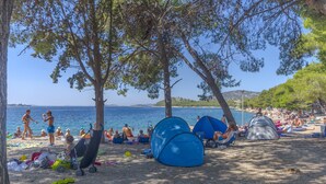A strandtól nem messze