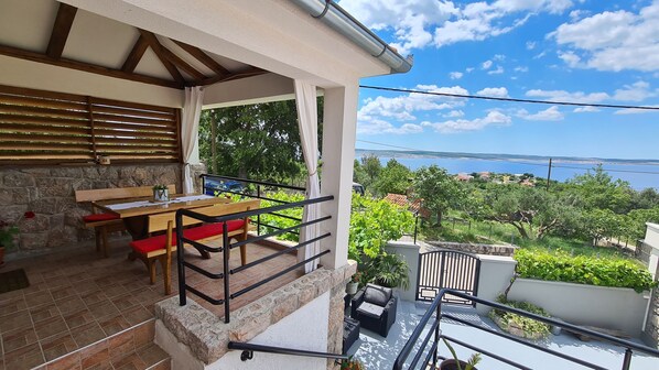 Courtyard - House Ante (Starigrad)