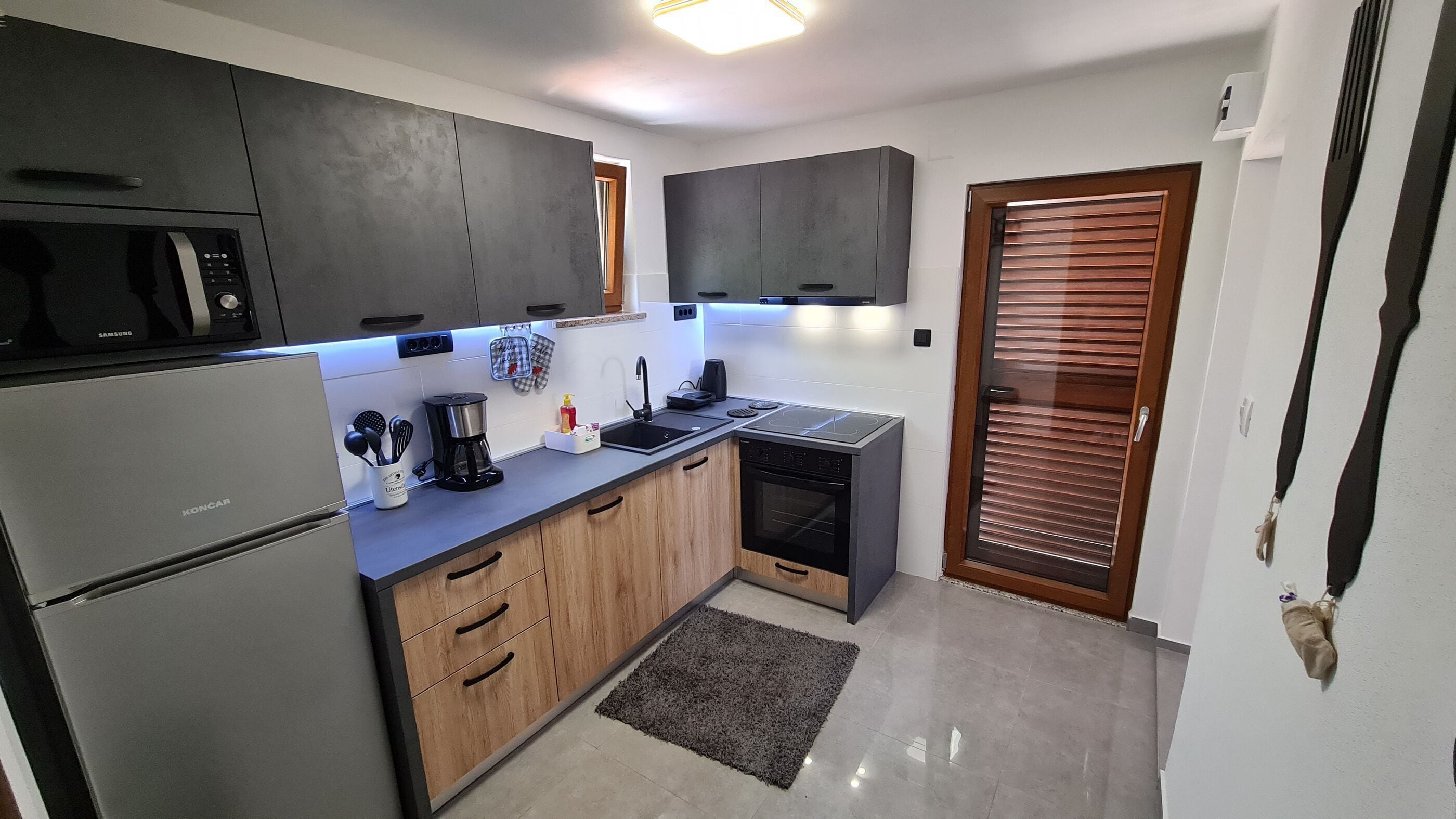 独立别墅 | 私人厨房 | 冰箱、微波炉、烤箱、炉灶