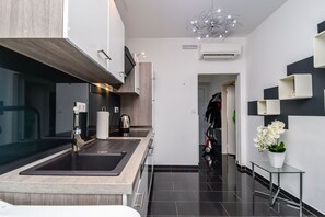 Apartamento (A1) | Cozinha privada | Geladeira, fogão, cooktop, lava-louças