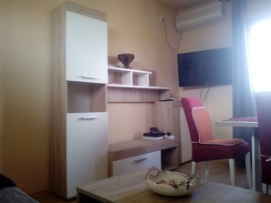 Apartment (A2) | Television - Apartments AB Pirovac (Pirovac)