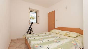 House | Iron/ironing board, free WiFi