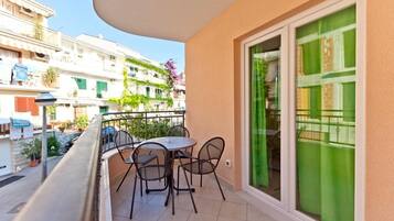 Apartment (A4) | Balcony