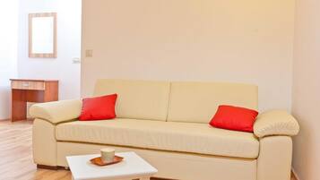 Studio (A2) | Living room