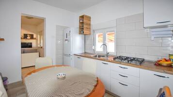 House | Private kitchen | Fridge, stovetop, cookware/dishes/utensils, freezer