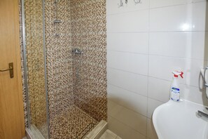 House | Bathroom | Shower - House Romano (Pasman)