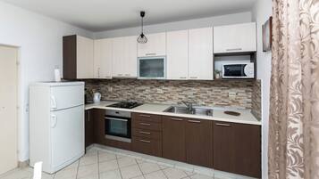 House | Private kitchen | Fridge, microwave, oven, stovetop