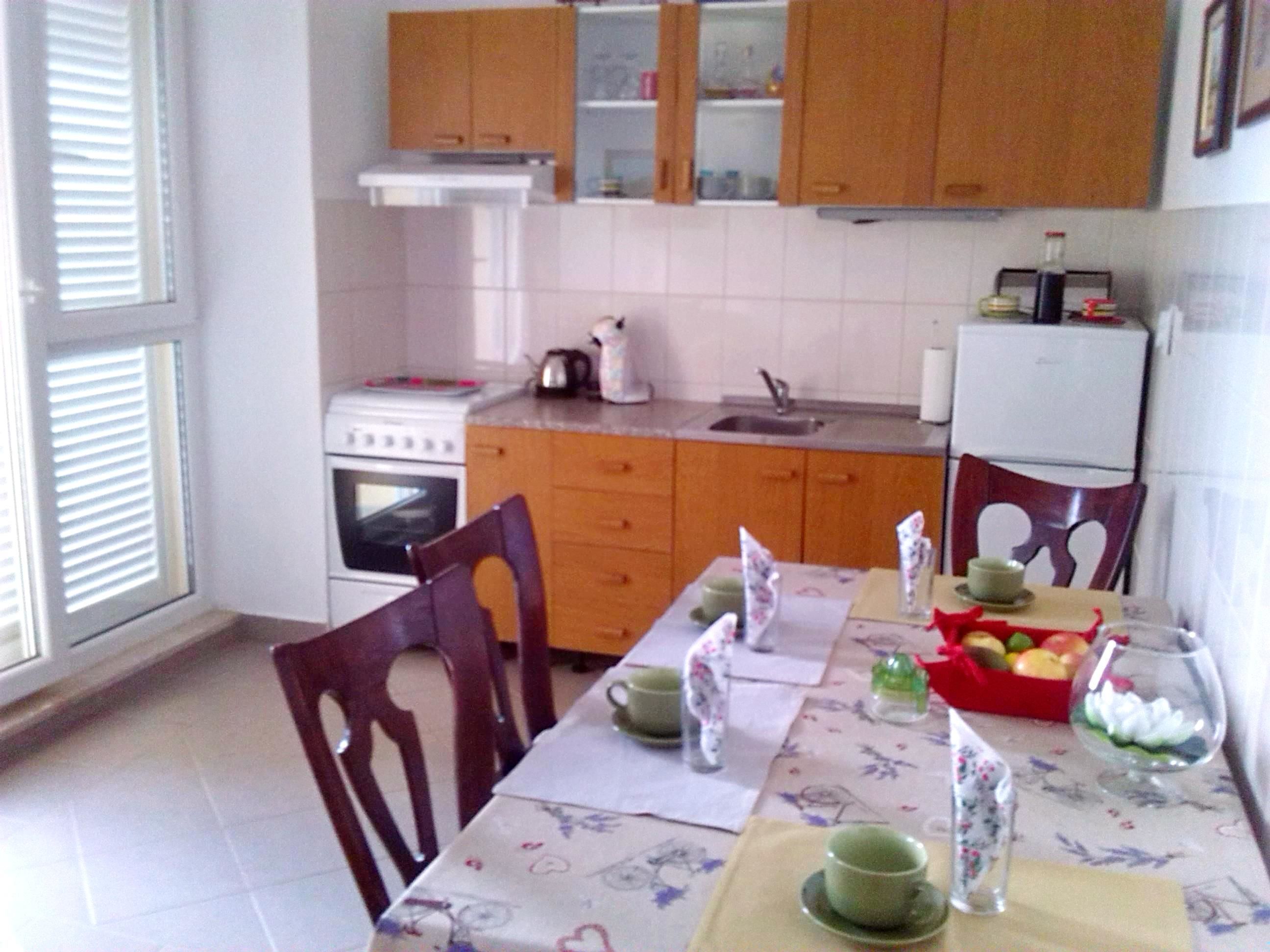 Apartment (A1) | Private kitchen | Fridge, microwave, oven, stovetop