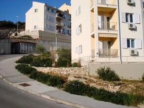 Courtyard - Apartments Zdenka (Trogir)
