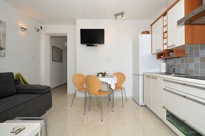 Apartment (A2) | Dining - Apartments Inge (Seget)