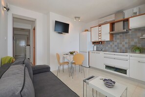 Apartment (A2) | Private kitchen | Fridge, microwave, stovetop, dishwasher - Apartments Inge (Seget)