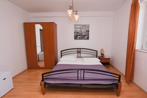 Room (S7) | WiFi (free)