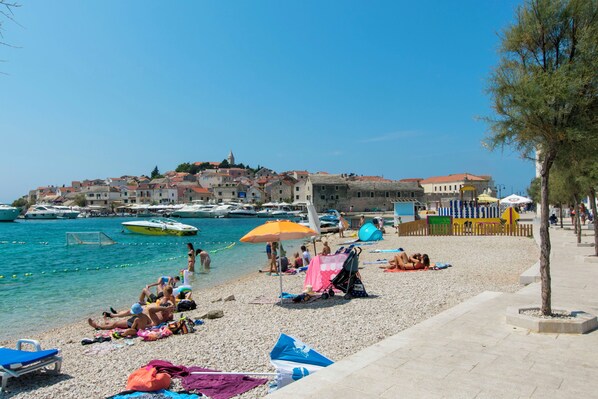 Beach - Rooms Bozena (Primosten)