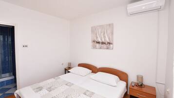 Room (S2)