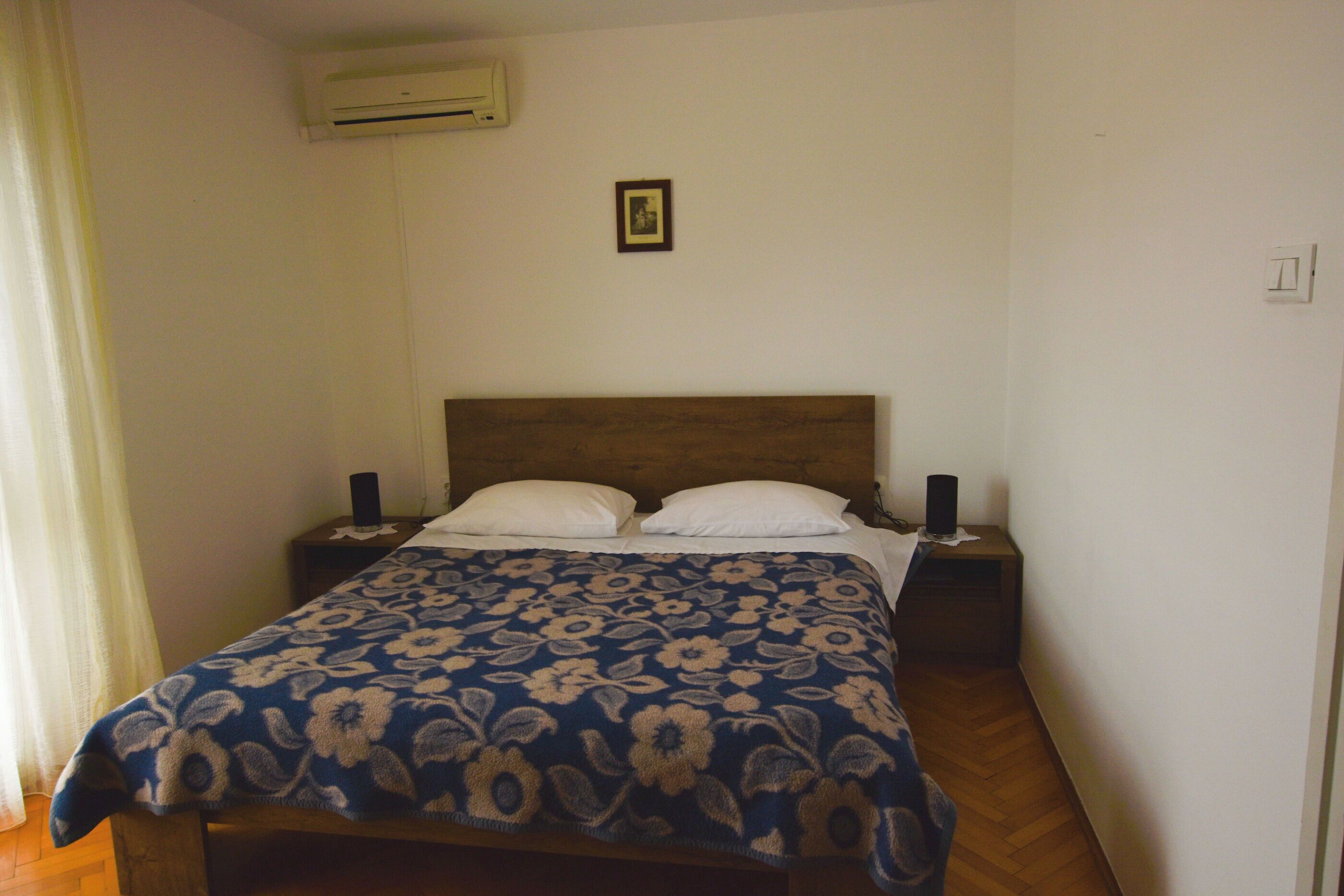 Room (S3)